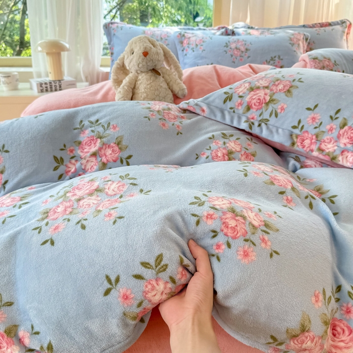 91家纺网 家纺一手货源 找家纺 富之航家纺 2024新款高克重小清新牛奶绒四件套 莫兰朵