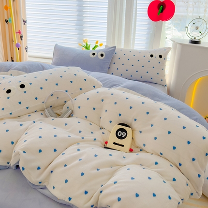 91家纺网 家纺一手货源 找家纺 2024新款牛奶绒毛巾绣四件套-超大大眼睛系列 大眼睛蓝爱心