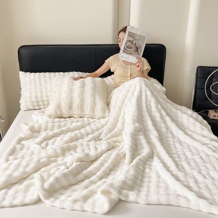 91家纺网 家纺一手货源 找家纺 航途席业 2025新款牛奶绒泡泡兔毛绒毛毯午睡毯（可供跨境电商） 奶昔白