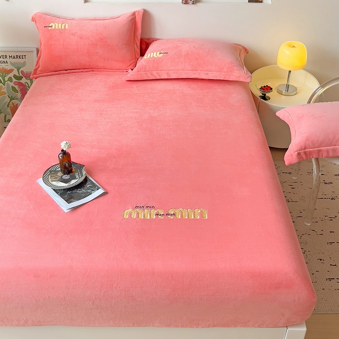 91家纺网 家纺一手货源 找家纺 言熙居 2024新款牛奶绒刺绣纯色360度全包床笠三件套 喵喵-玉