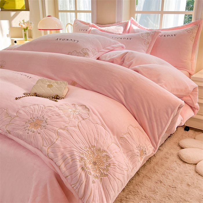91家纺网 家纺一手货源 找家纺 绒棉世家 2025新款高端牛奶绒刺绣四件套-莫奈花园系列 莫奈花园-粉色