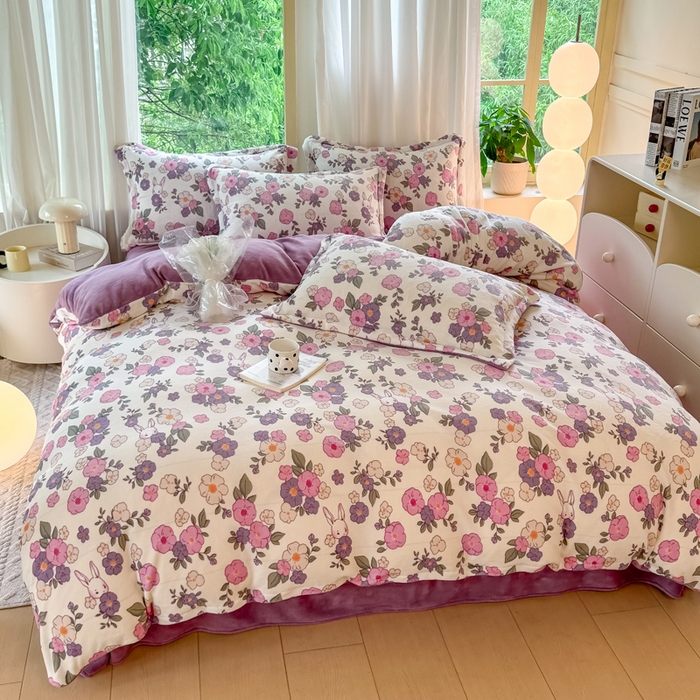 91家纺网 家纺一手货源 找家纺 富之航家纺 2024新款高克重小清新牛奶绒四件套 花园兔-紫