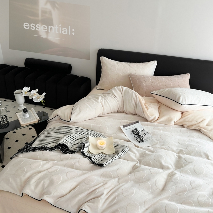 91家纺网 家纺一手货源 找家纺 潘朵拉家纺 2024新款雕花波点系列牛奶绒四件套 波尔卡-奶白