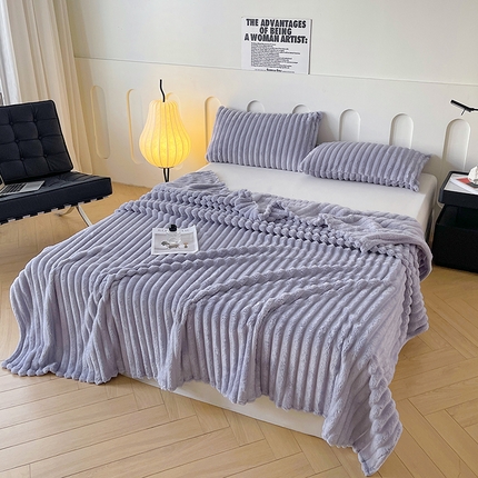 91家纺网 家纺一手货源 找家纺 航途席业 2025新款仿兔毛抽条毛毯牛奶绒毛毯午睡毯（可供跨境电商） 芋泥紫