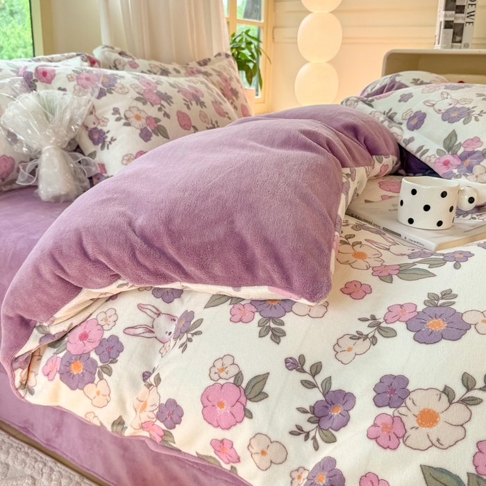 91家纺网 家纺一手货源 找家纺 富之航家纺 2024新款高克重小清新牛奶绒四件套 花园兔-紫