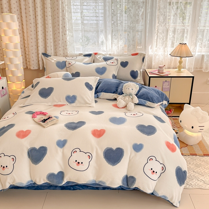 91家纺网 家纺一手货源 找家纺 全季家居 2024新款A类小清新印花牛奶绒高克重加厚保暖被套单件 爱心熊