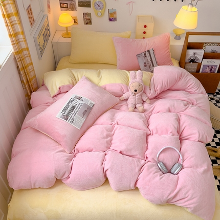 2024新款高克重亲肤牛奶绒四件套-场景二 玉黄