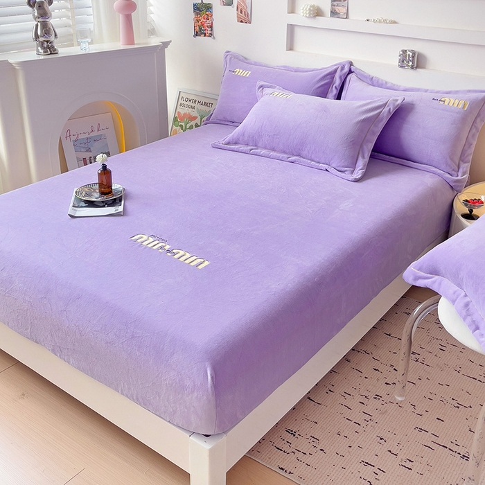 91家纺网 家纺一手货源 找家纺 言熙居 2024新款牛奶绒刺绣纯色360度全包床笠三件套 喵喵-紫