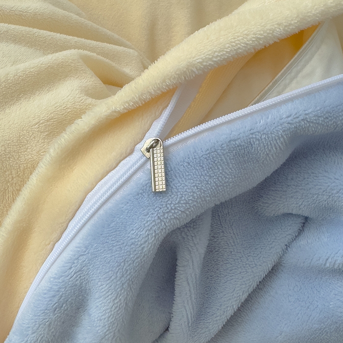 91家纺网 家纺一手货源 找家纺 2024新款高克重亲肤牛奶绒四件套-场景二 奶黄+蓝