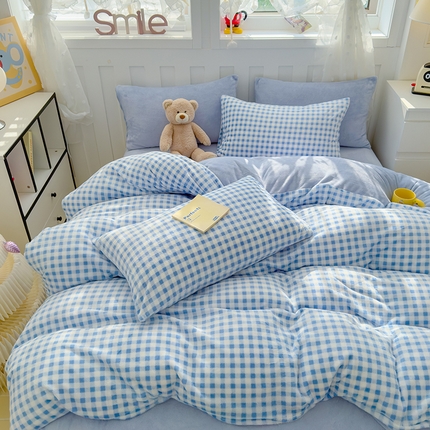 2024新款高克重亲肤牛奶绒四件套-场景一 蓝小格