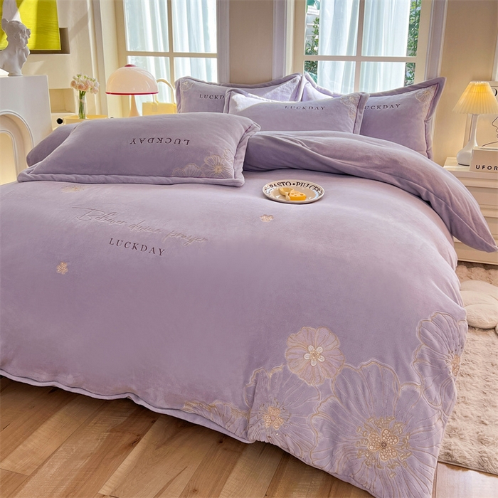 91家纺网 家纺一手货源 找家纺 绒棉世家 2025新款高端牛奶绒刺绣四件套-莫奈花园系列 莫奈花园-紫色