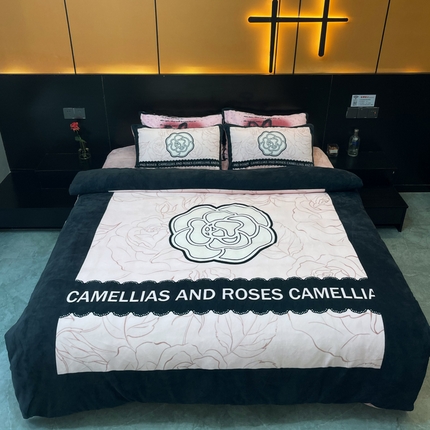 91家纺网 家纺一手货源 找家纺 （总）色鬼 2024新款印花牛奶绒四件套仿大牌风直播网红爆款四件套