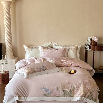 91家纺网 家纺一手货源 找家纺 沐晴 2024秋冬新款100支长绒棉纯色绣花宽边工艺款四件套 墨雨云间-粉