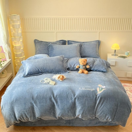 91家纺网 家纺一手货源 找家纺 新印象 2024新款牛奶绒绣花款四件套-郁金香 郁金香-浅灰