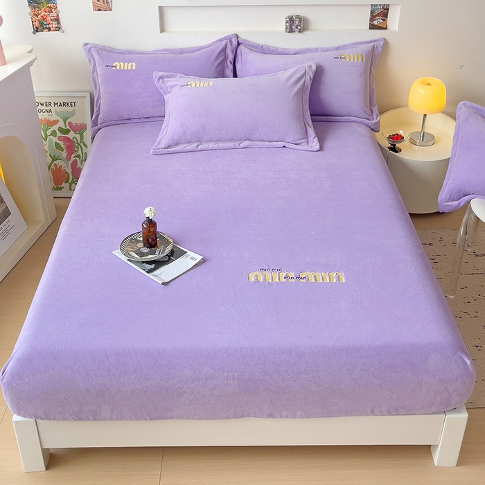 91家纺网 家纺一手货源 找家纺 言熙居 2024新款牛奶绒刺绣纯色360度全包床笠三件套 喵喵-紫