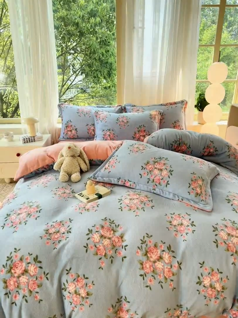 91家纺网 家纺一手货源 找家纺 富之航家纺 2024新款高克重小清新牛奶绒四件套 莫兰朵