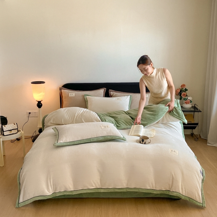 91家纺网 家纺一手货源 找家纺 澳梵家居 2024新款牛奶绒包边嵌绳款双拼四件套 奶白拼清新绿