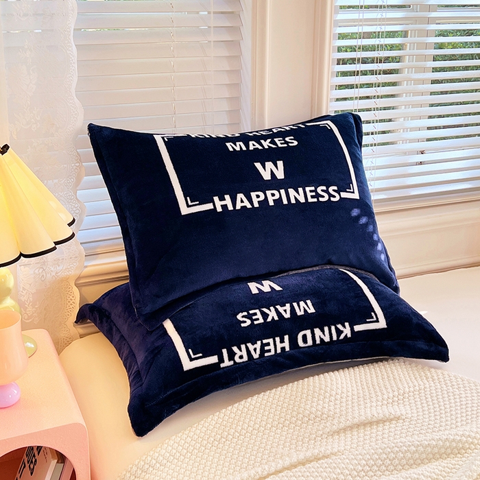 91家纺网 家纺一手货源 找家纺 梦舒羽 2025新款冬季法莱绒枕套牛奶绒枕头套单人宿舍珊瑚绒枕芯套 开心一刻