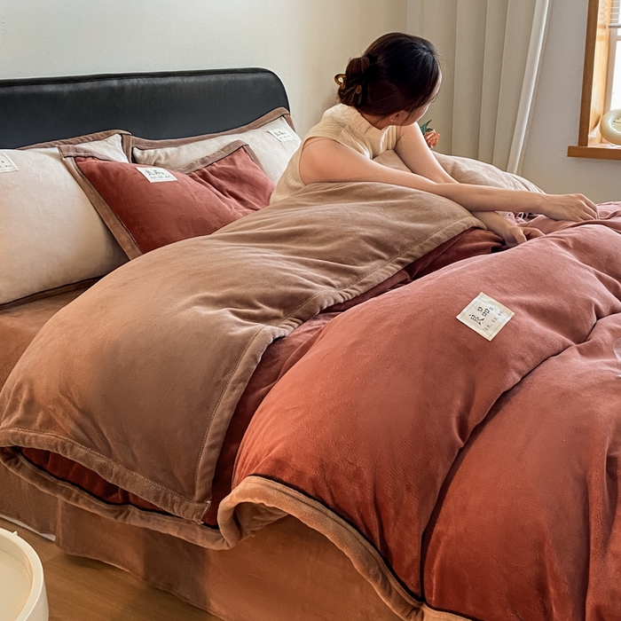 91家纺网 家纺一手货源 找家纺 （总）澳梵家居 2024新款牛奶绒包边嵌绳款双拼四件套