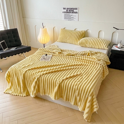 91家纺网 家纺一手货源 找家纺 航途席业 2025新款仿兔毛抽条毛毯牛奶绒毛毯午睡毯（可供跨境电商） 麦芽黄