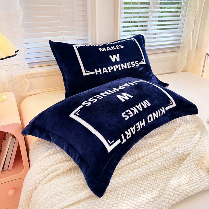 91家纺网 家纺一手货源 找家纺 梦舒羽 2025新款冬季法莱绒枕套牛奶绒枕头套单人宿舍珊瑚绒枕芯套 开心一刻