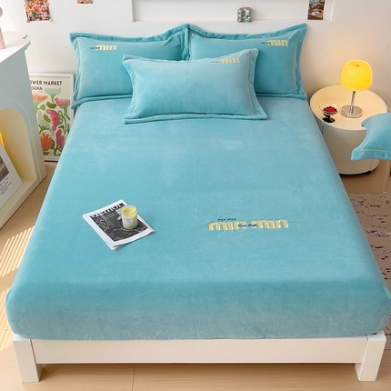 91家纺网 家纺一手货源 找家纺 言熙居 2024新款牛奶绒刺绣纯色360度全包床笠三件套 喵喵-浅蓝
