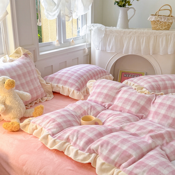 91家纺网 家纺一手货源 找家纺 2024新款高克重韩版牛奶绒四件套-奶油格子系列 奶油粉格