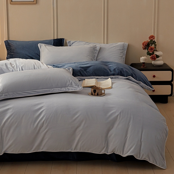 91家纺网 家纺一手货源 找家纺 澳梵家居 澳梵家居 2024新款A类宝宝绒嵌绳款四件套--【雅致系列】 浅灰+深蓝