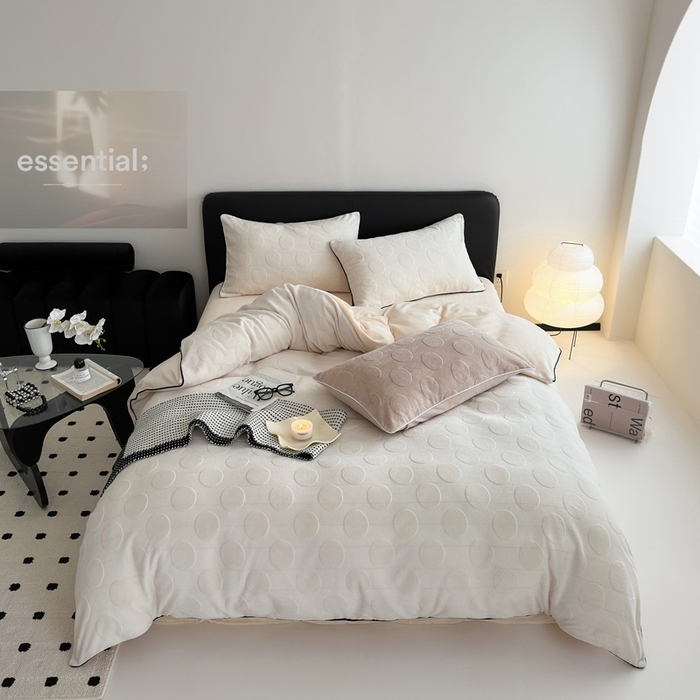 91家纺网 家纺一手货源 找家纺 潘朵拉家纺 2024新款雕花波点系列牛奶绒四件套 波尔卡-奶白