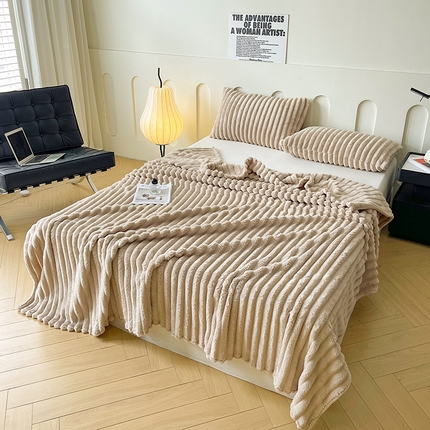 91家纺网 家纺一手货源 找家纺 航途席业 2025新款仿兔毛抽条毛毯牛奶绒毛毯午睡毯（可供跨境电商） 燕麦咖
