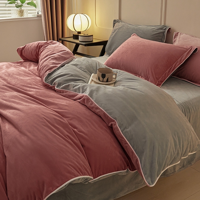 91家纺网 家纺一手货源 找家纺 澳梵家居 澳梵家居 2024新款A类宝宝绒嵌绳款四件套--【雅致系列】 晨曦红+米灰