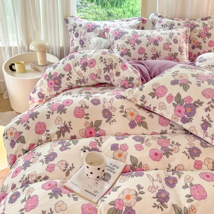 91家纺网 家纺一手货源 找家纺 富之航家纺 2024新款高克重小清新牛奶绒四件套 花园兔-紫