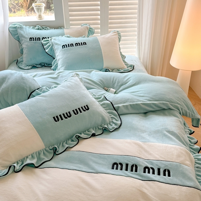 91家纺网 家纺一手货源 找家纺 凯美家居 2024新款牛奶绒刺绣花边四件套-美丽格 美丽格-浅蓝