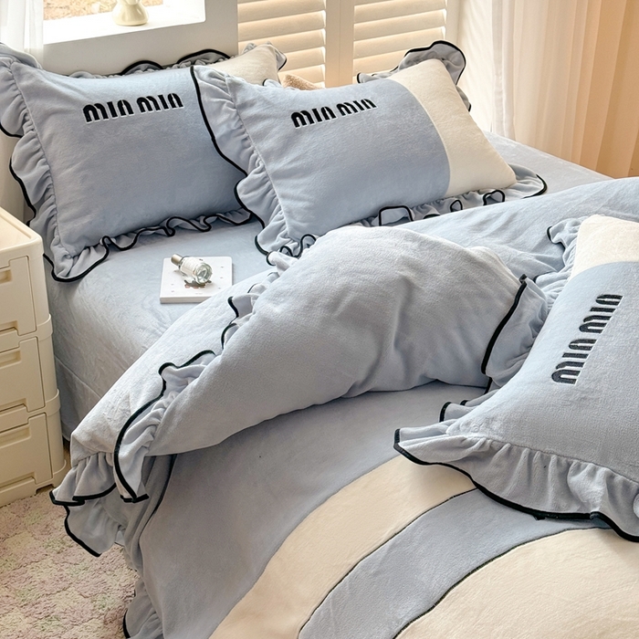 91家纺网 家纺一手货源 找家纺 凯美家居 2024新款牛奶绒刺绣花边四件套-美丽格 美丽格-蓝灰