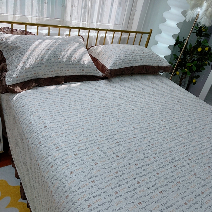 91家纺网 家纺一手货源 找家纺 2024新款亲肤舒适法式床盖三件套 字母小熊