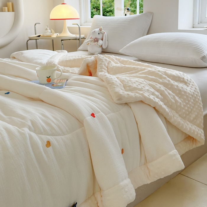 91家纺网 家纺一手货源 找家纺 木楌家居 2025新款全棉A类皱皱纱刺绣手包边豆豆被 心动