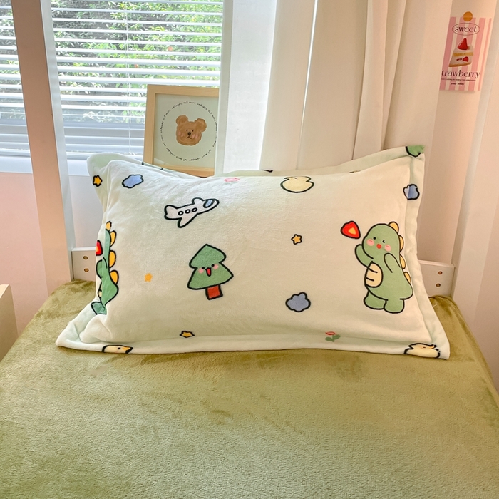 91家纺网 家纺一手货源 找家纺 寻米 2024新款加厚保暖牛奶绒学生三件套 恐龙森林