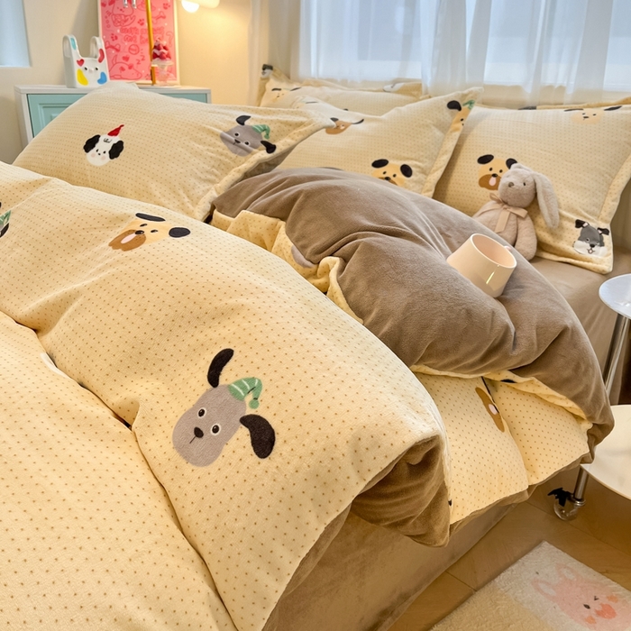 91家纺网 家纺一手货源 找家纺 慕尚家纺 2025新款3.5kg高克重田园花卉类牛奶绒四件套 开心狗