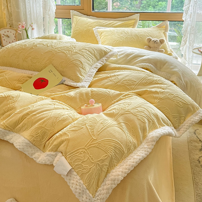 91家纺网 家纺一手货源 找家纺 2024新款简约包边全消光雕花牛奶绒兔兔绒四件套 雕花包边-枝枝叶叶 黄