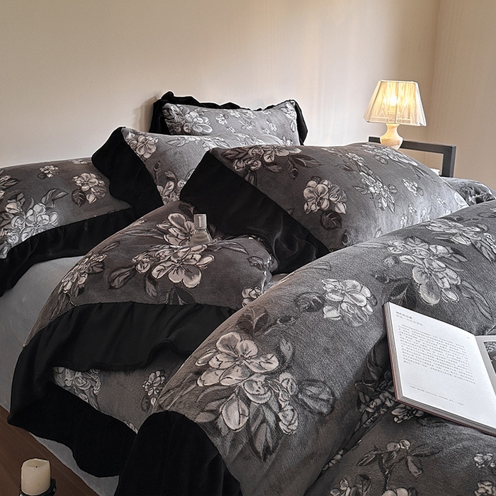 91家纺网 家纺一手货源 找家纺 2024新款加厚保暖高克重法式赫本风牛奶绒四件套 法式-夜幕里