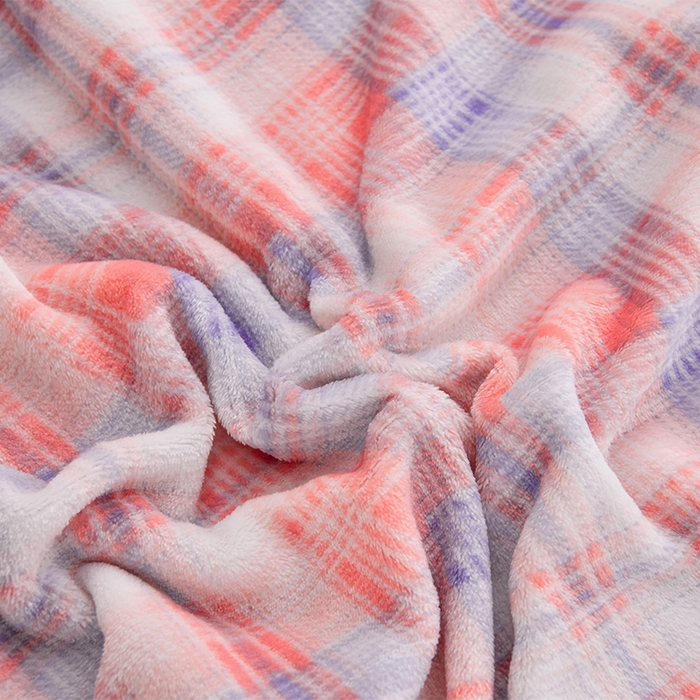 91家纺网 家纺一手货源 找家纺 仟人梦 2024新款A类高克重保暖法兰绒多功能保暖毛毯 格韵粉