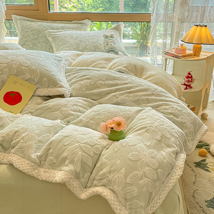 91家纺网 家纺一手货源 找家纺 2024新款简约包边全消光雕花牛奶绒兔兔绒四件套 雕花包边-爱在秋冬 浅绿（新拍）