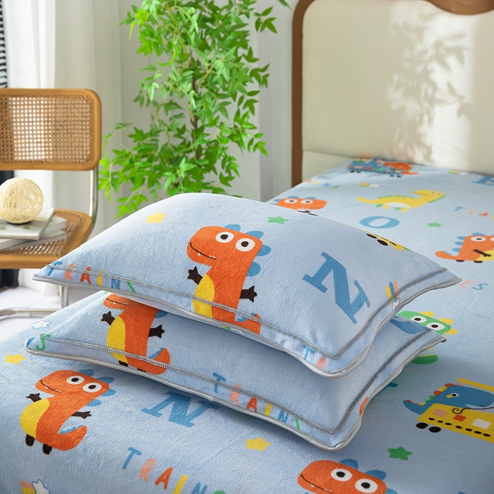 91家纺网 家纺一手货源 找家纺 雨萝家纺 2024新款亲肤舒适牛奶绒四件套 恐龙积木