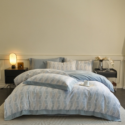 91家纺网 家纺一手货源 找家纺 （总）慕晨 2024新款A类全棉贡缎磨毛数码印花宽边简约风中高端四件套直播爆款