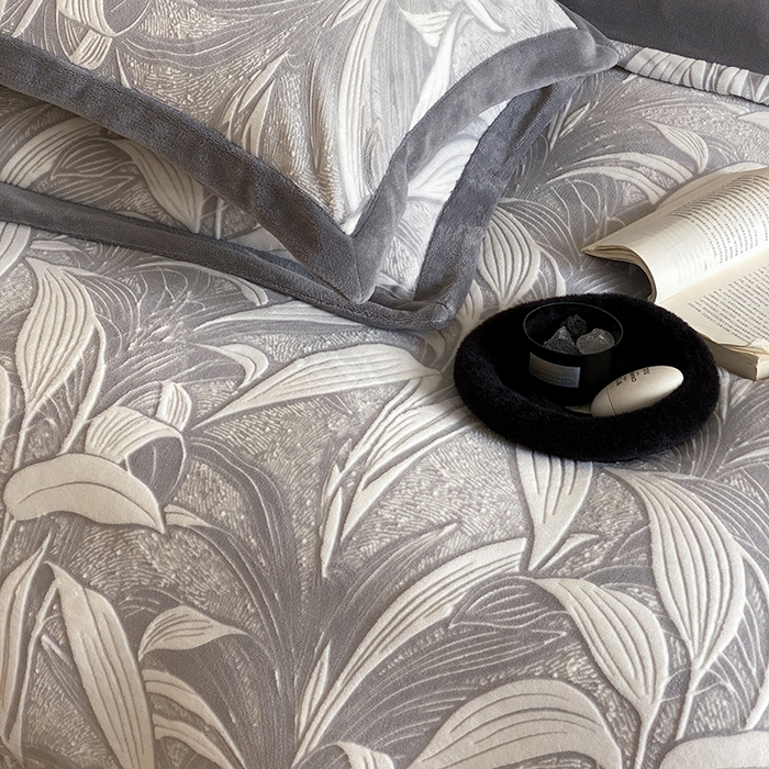 91家纺网 家纺一手货源 找家纺 梦享生活家居 2024新款加厚保暖牛奶绒四件套 叶璃-灰