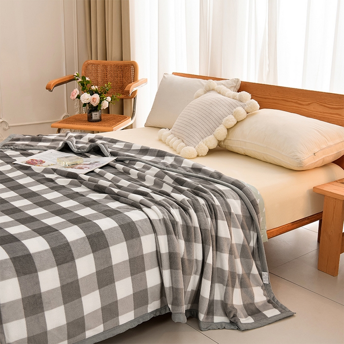 91家纺网 家纺一手货源 找家纺 仟人梦 2024新款A类高克重保暖法兰绒多功能保暖毛毯 灰中格