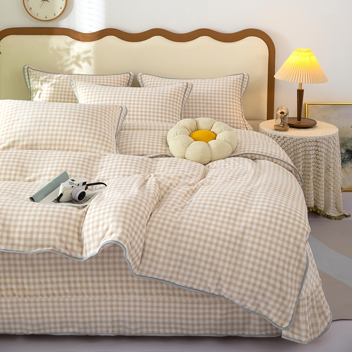 91家纺网 家纺一手货源 找家纺 雨萝家纺 2024新款亲肤舒适牛奶绒四件套 浅棕小格