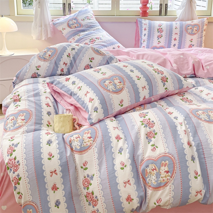 91家纺网 家纺一手货源 找家纺 盛秋家纺 2025新款卡通单被套布兰达+粉爱心