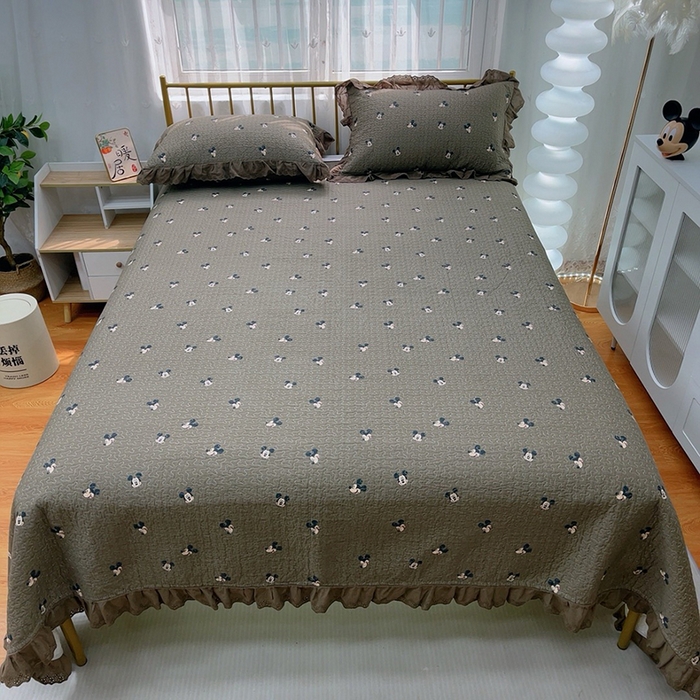 91家纺网 家纺一手货源 找家纺 2024新款亲肤舒适法式床盖三件套 咖啡豆米奇