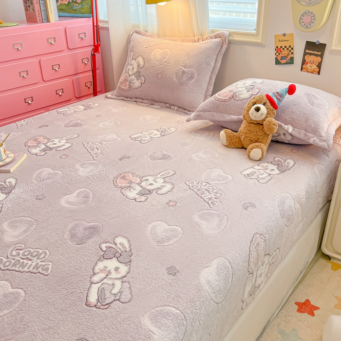 91家纺网 家纺一手货源 找家纺 韩巢家纺 2024新款加厚雪花绒卡通印花保暖床笠三件套 爱心兔(紫)